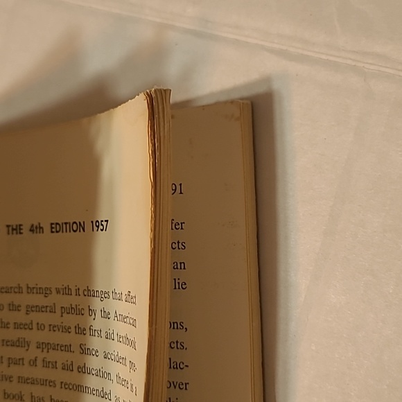 Vintage First Aid Book Fourth Edition - Picture 4 of 11